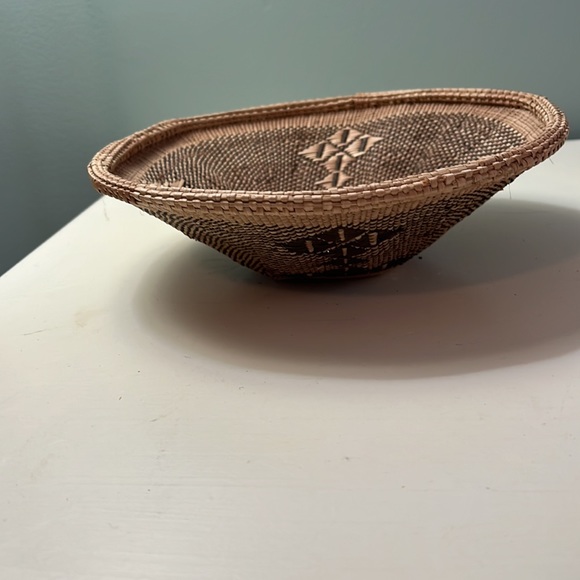 Small round woven basket. Tan and brown. - Picture 3 of 3